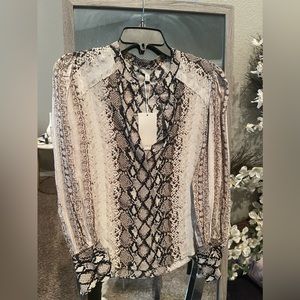 Women shirt, size XS brand jo joie